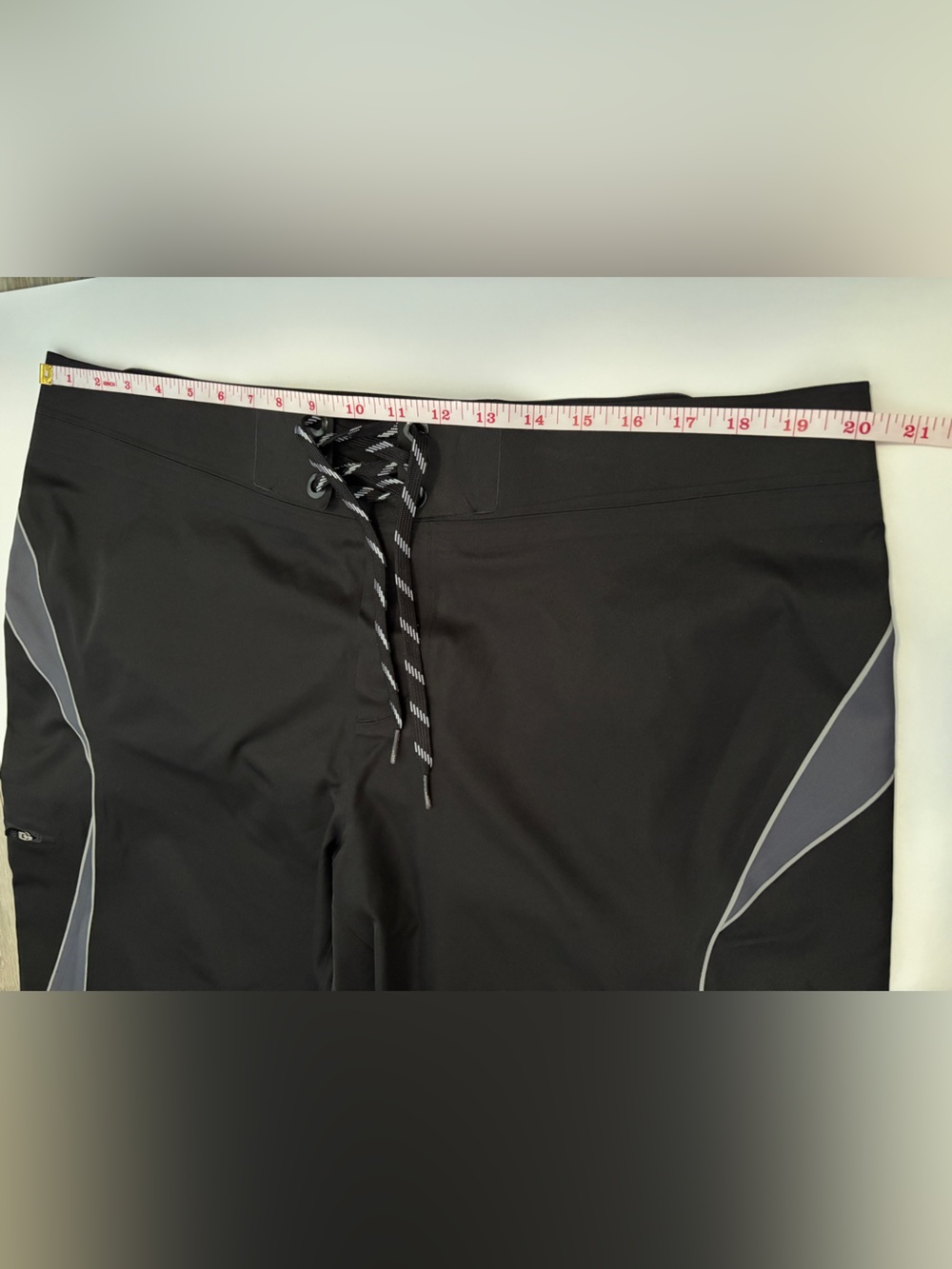 Lululemon NWOT Men’s Wave Board Shorts Swim Trunks Black Grey Size 40 - Picture 7 of 9